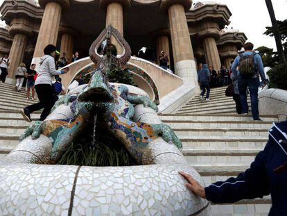 Turistas en el parque Güell de Barcelona.