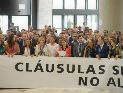 Los miembros de las Juntas de Gobierno de los 83 Colegios de Abogados de toda España se han concentrado en Granada para mostrar su disconformidad y rechazo al plan del CGPJ