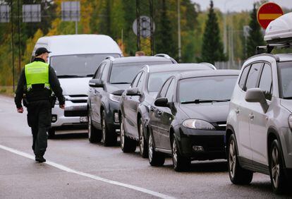 A Finnish border guard was inspecting vehicles at the Vaalimaa border post in southern Finland on Thursday.