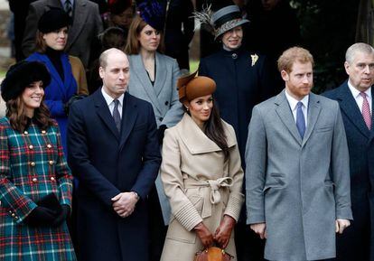 Kate Middleton, Guillermo de Inglaterra, Meghan Markle, y Enrique de Inglaterra, en el servicio religioso de Navidad.