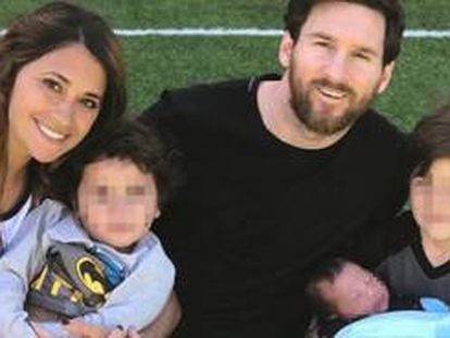 Leo Messi, con su esposa Antonella y sus tres hijos.