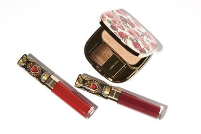 Labiales Shinissimo en tonos 630 #DGLover y 320 Iconic Dahlia (43 € cada uno) y Blush of Roses Luminous Cheek 110 Natural (57 €). Todo de Dolce & Gabbana Beauty.