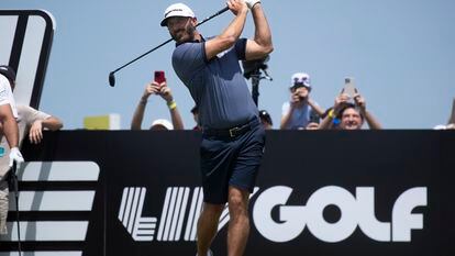 El golfista Dustin Johnson, el 26 de mayo pasado en un torneo del circuito LIV Golf, en el Trump National Golf Club de Sterling (Virginia, EE UU), propiedad de Donald Trump.