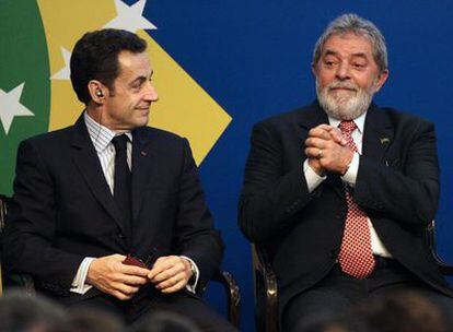 El presidente francés, Nicolás Sarkozy, y su homólogo brasileño, Luis Inacio Lula da Silva, en un momento de la conferencia de prensa conjunta