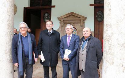 De izquierda a derecha, Josep Ruvira, Ximo Puig, Antonio Ari&ntilde;o y Rodolf Sirera, antes de la inauguraci&oacute;n de las jornadas.