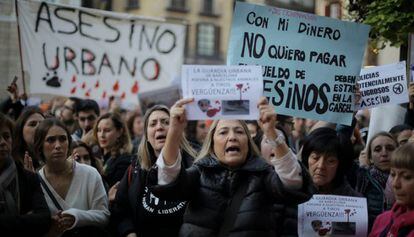 Concentración en Barcelona para protestar por la muerte de la perra 'Sota'.