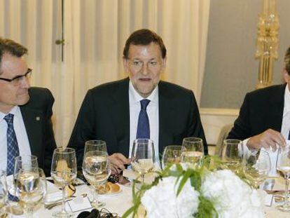 El presidente de la Generalitat de Catalu&ntilde;a, Artur Mas, el presidente del Gobierno, Mariano Rajoy y el presidente del Banco Central Europeo, Mario Draghi.