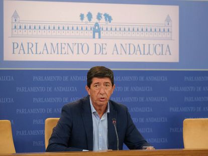 El vicepresidente de la Junta de Andalucía, Juan Marín, durante la rueda de prensa en el Parlamento regional. / CIUDADANOS