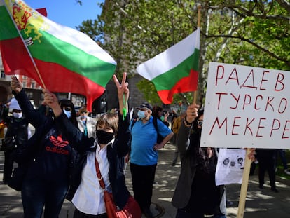 Protesta en Sofía después de que el presidente de Bulgaria, Rumen Radev, anunciara que disolverá el Parlamento.