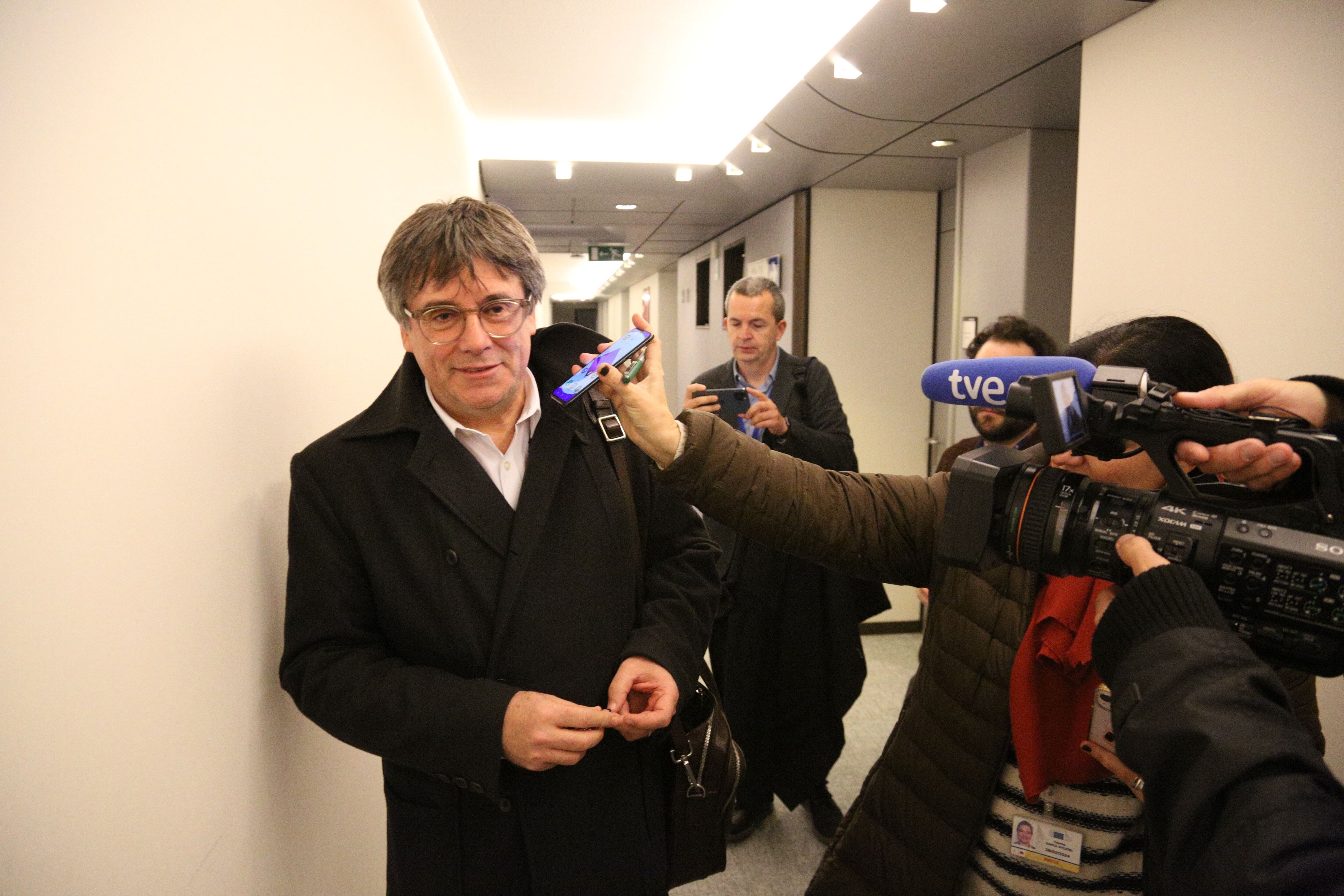 Carles Puigdemont, a la salida de su despacho en el Parlamento Europeo este viernes en Bruselas. 