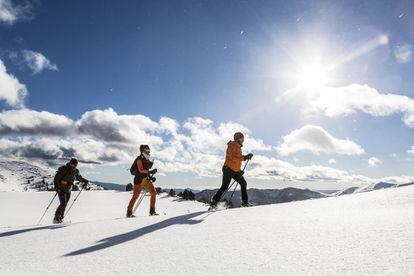 Deportes blancos 
La temporada blanca ha comenzado en Andorra, que cuenta con más de 300 kilómetros de pistas de esquí. La estación de Vall­nord Pal-Arinsal inaugura un nuevo circuito de esquí de montaña en Massana. Grandvalira estrena el telesquí Pico Negro 2, que da acceso a una zona de nieve virgen en Pas de la Casa. Y Vallnord Ordino-Arcalís ofrece el speedride, una modalidad en la que el esquiador abre el parapente durante el descenso.