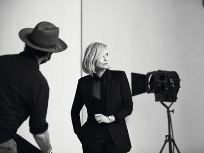 La actriz sudafricana Charlize Theron, durante el rodaje de la campaña Spotlight Squad de Breitling, un proyecto centrado en la relación entre cine y filantropía.