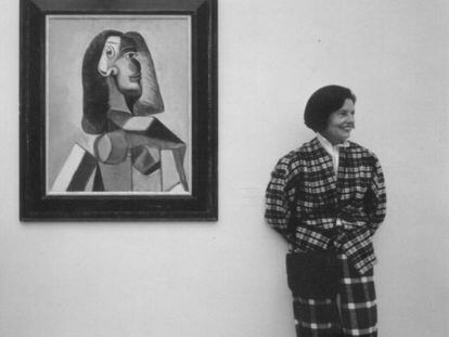 Brigitte Baer, junto a la obra de Picasso &#039;Busto de Mujer&#039;.