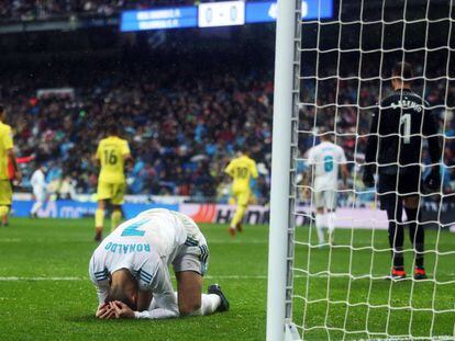 Cristiano se lamenta de una ocasión fallada ante Asenjo.