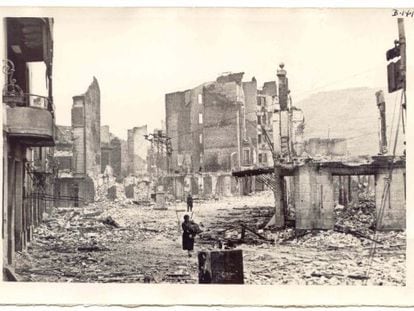 Bombardeo de Gernika en abril de 1937.