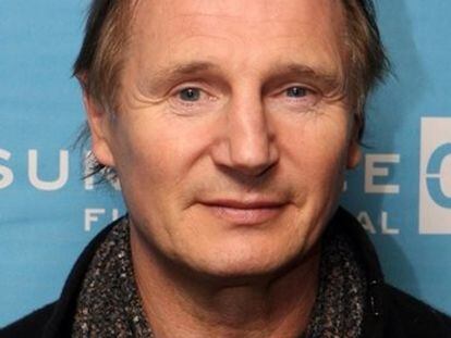 Liam Neeson está en serias conversaciones con los productores de la que será la versión cinematográfica de la popular serie de los ochenta <i>El equipo A</i>. Y es que el actor, que en marzo perdió a su mujer, Natasha Richardson, en un accidente en la nieve, es el principal candidato para convertirse en Aníbal, el canoso líder del grupo de veteranos de Vietnam erróneamente encarcelados que escapa de prisión para luchar por el bien. La producción de la cinta está a cargo de Tony y Ridley Scott y para representar al guapo Fénix están convenciendo a Bradley Cooper. Todavía queda por fichar a los actores que representarán a Murdock y M. A. Baracus, aunque se dice que uno de los candidatos para este último es el rapero Common.