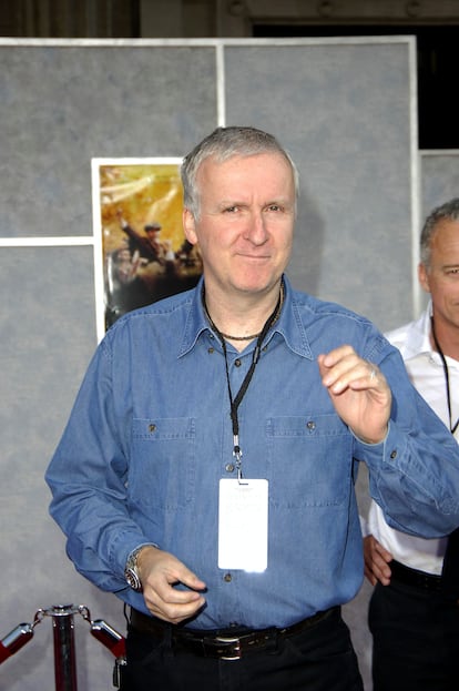 James Cameron vivía en su automóvil antes de vender los derechos cinematográficos de ‘Terminator’. A pesar de vivir en la calle, estaba decidido a sacar su guion adelante. Finalmente, le vendió los derechos por un euro a Gale Anne Hurd a cambio de que él fuera el director. La película llegó a recaudar más de 75 millones en las taquillas de todo el mundo. Luego llegaría su gran éxito con 'Titanic', que sería la película más taquillera de la historia hasta que fue desbancada por 'Avatar', otro de sus filmes.