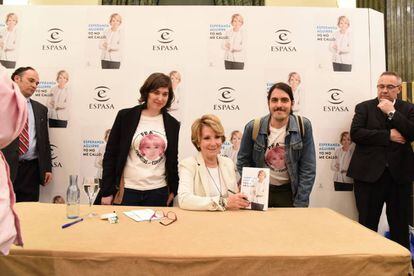 Con Esperanza Aguirre en su firma de libros.