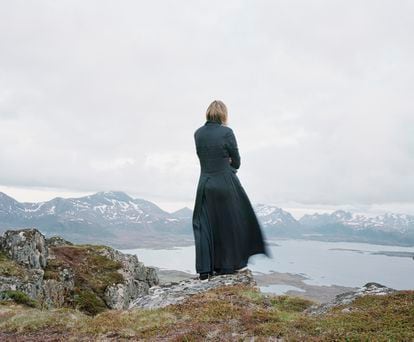 Der Wanderer 2 (2004) de Elina Brotherus.