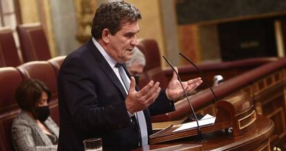 El ministro de Inclusión, Seguridad Social y Migraciones, José Luis Escrivá, en la tribuna del Congreso de los Diputados.