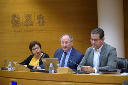 El director de la Agencia Antifraude valenciana, Joan Llinares, en el centro, este martes.
