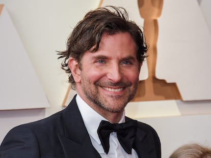 Bradley Cooper, en la alfombra roja de los Oscar de 2022.