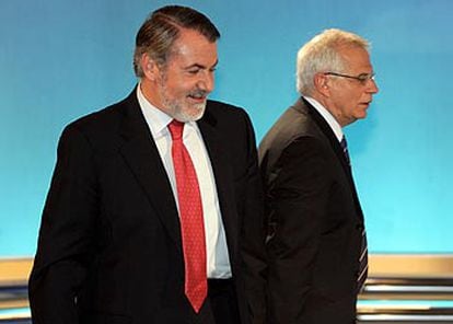 Jaime Mayor y José Borrell, antes del debate celebrado en Antena 3.