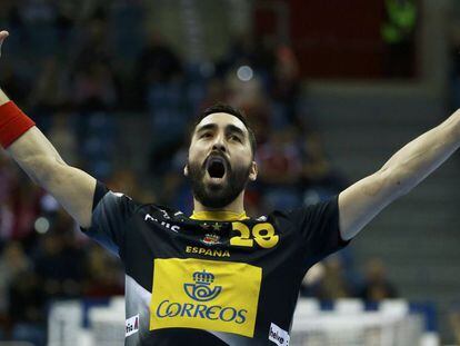 Valero Rivera celebra un gol contra Croacia.