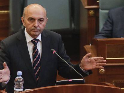 Isa Mustafa, primer ministro de Kosovo, en el Parlamento.