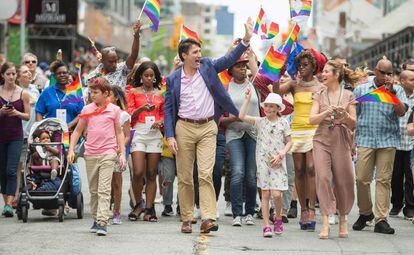 Trudeau con su familia, durante el desfile del Orgullo Gay de Toronto.
