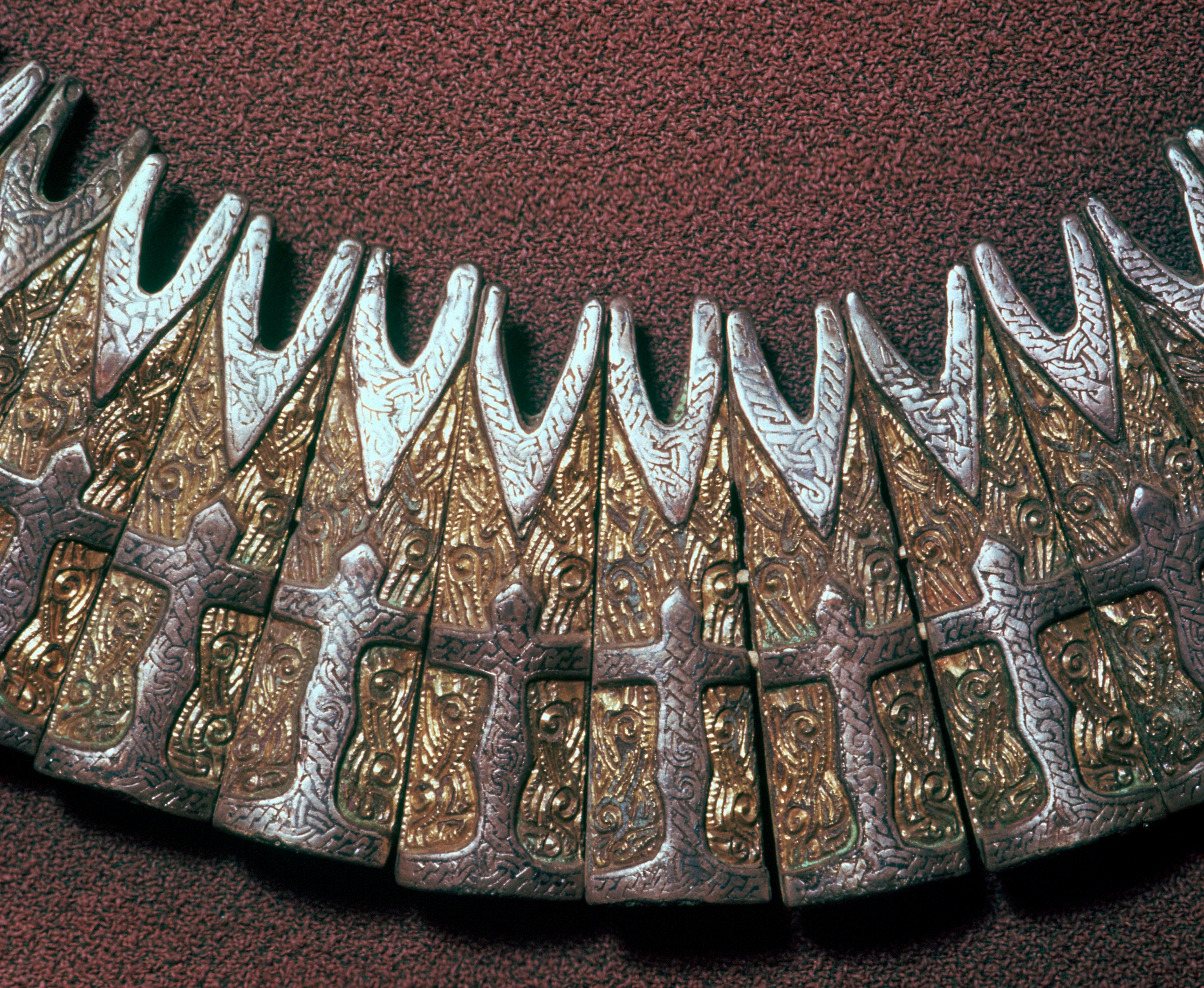 Detalle de un adorno de cuello vikingo procedente de una tumba de Hallinge, Gröflingbosh, Suecia. Ahora en el Museo Nacional de Antigüedades de Estocolmo.