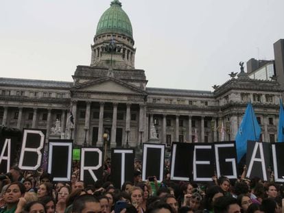 Marcha a favor del aborto frente al Congreso argentino en Buenos Aires, en feberero pasado.