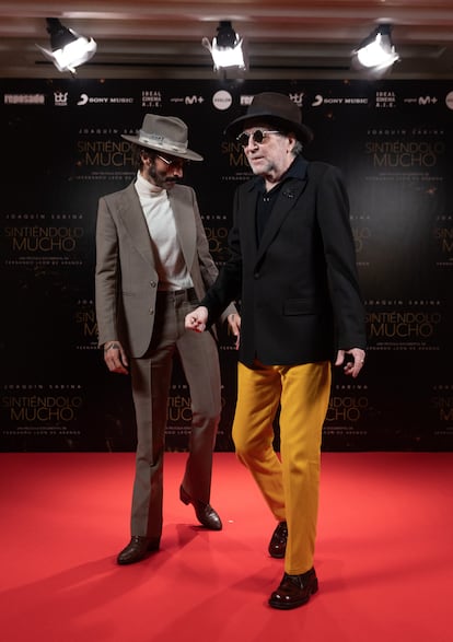 Leiva y Joaquín Sabina, en la presentación del documental ‘Sintiéndolo mucho’, de Fernando León, el día 15 en Madrid. 