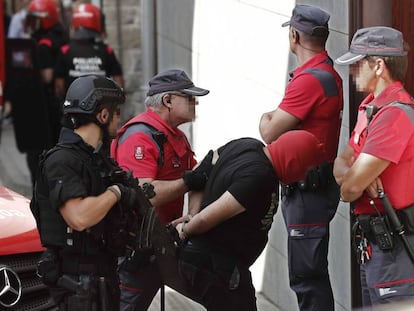 La Policía Foral traslada este viernes a uno de los acusados del crimen de Cáseda al juzgado de Aoiz.