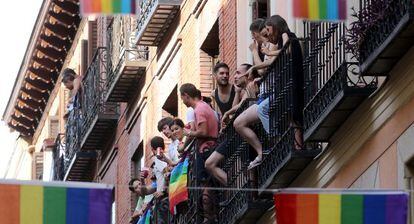 Asistentes al Orgullo 2015 en Chueca. 