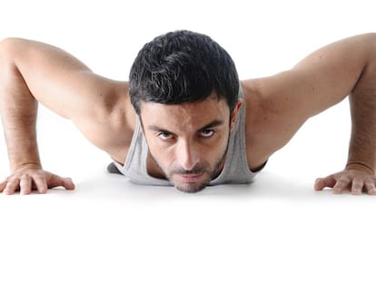 "Quedo con un amigo. Me cuenta que acaba de apuntarse al gimnasio y que le ha cambiado la vida. Alterna 'crossfit' y 'electrofitness'. Estoy convencido de que el 'electrofitness' son descargas eléctricas, lobotomías para los michelines".