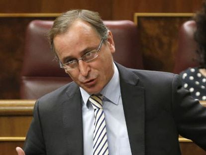 El ministro de Sanidad, Alfonso Alonso, durante su intervenci&oacute;n en la sesi&oacute;n de control al Gobierno celebrada hoy en el Congreso. 