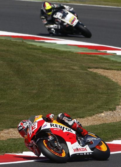 Márquez rueda con su Honda durante el entrenamiento en Silverstone.