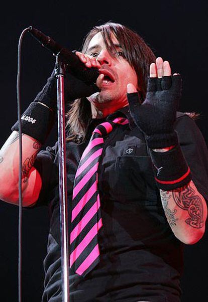 El vocalista de la banda californiana, Anthony Kiedis, durante el concierto de este viernes en el Palacio de los Deportes de Madrid.