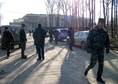 Agentes de seguridad y contratistas privados vigilaban la zona cuando el ambientalista Dmitri Shevchenko entró a inspeccionar el lugar en 2011.