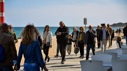 El paseo marítimo de Platja d’Aro, en la Costa Brava, este domingo.