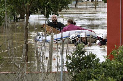 Vecinos de Alhaurín de la Torre rescatados tras unas lluvias torrenciales en febrero