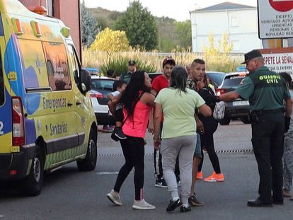 Acceso al centro de salud de Bembibre donde fue trasladada la victima.