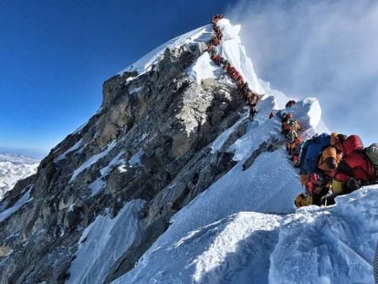 En vídeo, atasco en el Everest el 22 de mayo.