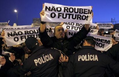 Manifestantes en Lisboa el pasado diciembre protestaban contra las medidas de austeridad del Gobierno.