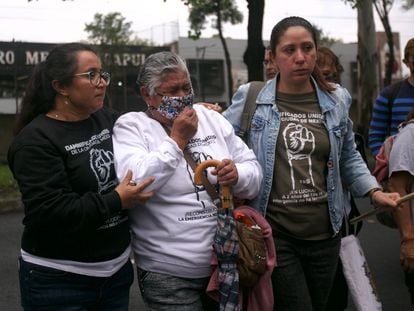 Habitantes de los edificios multifamiliares en Tlalpan (México) eran evacuados de sus hogares tras el seísmo de 7,7 grados registrado el lunes.