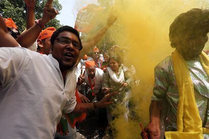 Ambiente festivo en Nueva Dehli por la victoria en las elecciones presidenciales del candidato hinduista, Narendra Modi.