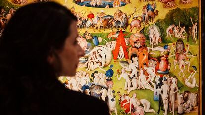Chloe Aridjis pasó su infancia en Holanda y conecta especialmente con la pintura flamenca. En la imagen, 'Jardín de las delicias', del Bosco, en el Prado, en Madrid.