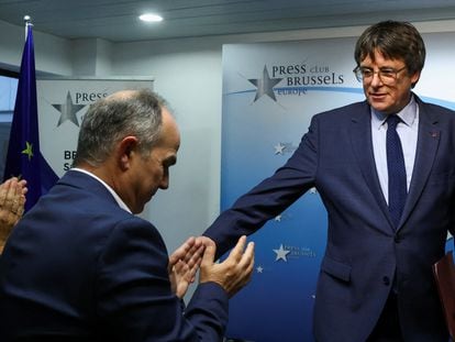 Míriam Nogueras y Jordi Turull aplaudían a Carles Puigdemont, este jueves en Bruselas.