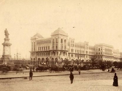 Amb aquest monument i altres construccions, com l’Hotel Internacional de l’Exposició Universal de 1888, Barcelona guanyava prestigi com a capital. 
